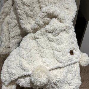 UGG Brand - woven throw blanket (ivory)